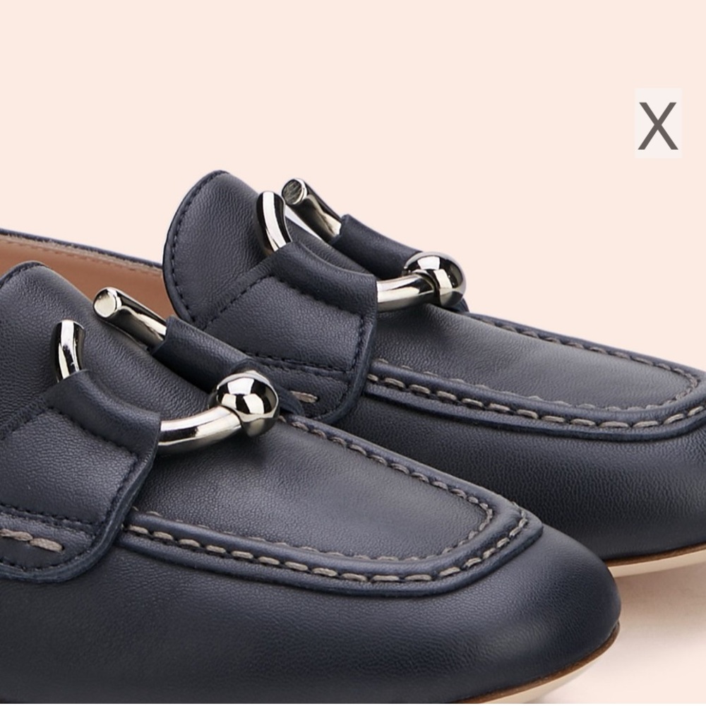 Moccasin with piercing
Midnight SHERYL MOC | AGL
S445.00 size 7.5 - Picture 3 of 16